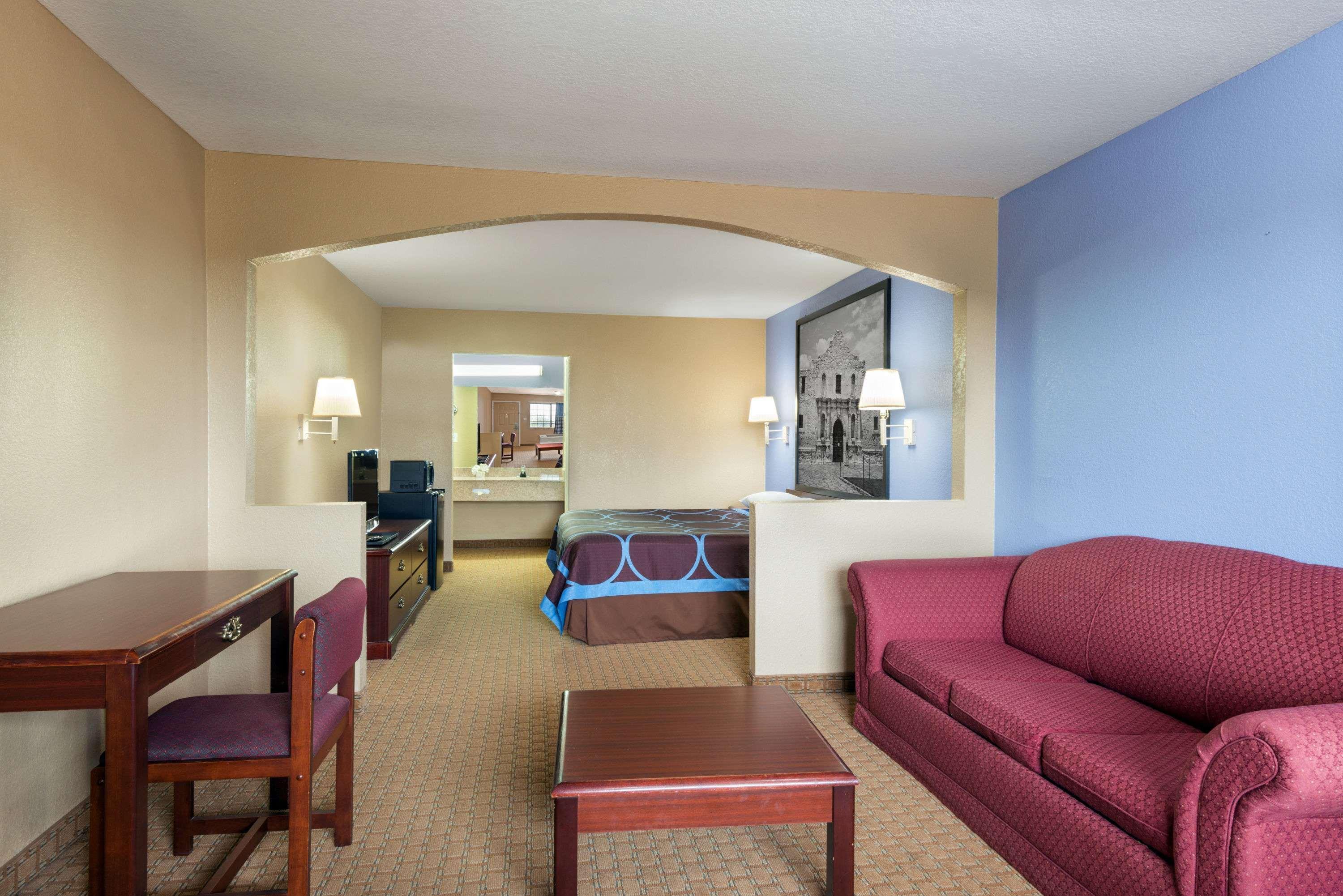 Super 8 By Wyndham San Antonio/Riverwalk Area Dış mekan fotoğraf