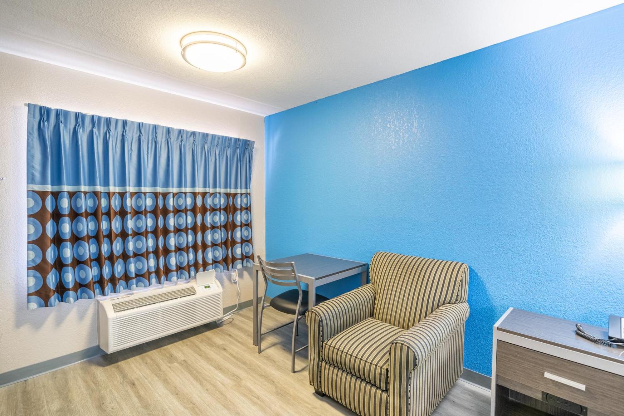 Super 8 By Wyndham San Antonio/Riverwalk Area Dış mekan fotoğraf